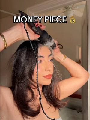 Who knew what a money piece was? And no, not that type of money piece 🤭 #grayhairdontcare #silverhairdontcare #grayhairmovement #grayhairtransition #grayhaircolor #silverhaircolor