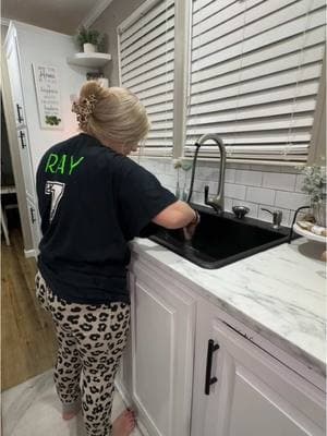 Goodnight! 🙂 #creatorsearchinsights #nightroutine #nightroutinecheck #tiktokcleaning #cleaning #CleanTok #organizing #cleanbeforebed #getreadyforbed #dishesinthesink #makethebed #goodnight #closingshift  TikTok cleaning 