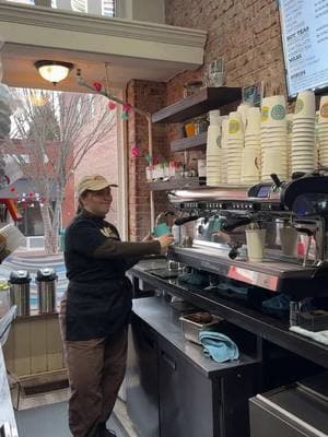 expert level performance if you ask me 👾 #coffeeshop #barista #baristalife #baristadaily  #bizarrecoffee #coffeetok #coffeeshopvibes #northgeorgia #coffeeshops 