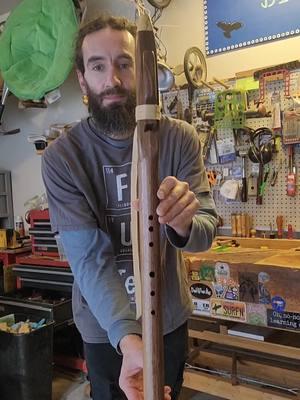 beautiful tones outta this bass D single. and that root note, super strong 💪  key of D 432 #naf #art #create #woodworking #nativeamericanstyledroneflute #nativeamericanflute #meditation #goodvibes #flutemaker #flutemaking #flute #flutes #droneflute #music #flutemusic 