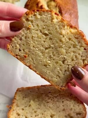 CLASSIC BANANA BREAD🍌 recipe linked in bio! #bananabread #bananabreadrecipe #bakingrecipe #EasyRecipes #homemadebread #classicbananabread