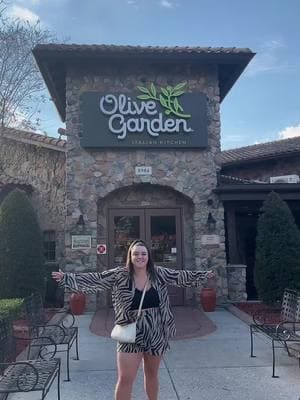 We’ve listened to your recommendations and we’ve come to Olive Garden 🪴🫒 @Corys World @Olive Garden #minivlog #leacharlottexx 