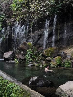 So happy to be in nature #elsalvador🇸🇻 #nature #waterfall #hiddengems #swimming #naturalpool #gay #bi #nonbinary 