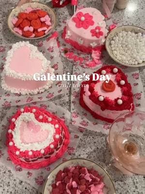 The cake decorating was my favorite 🎂❤️✨  . . . . . . #Galentinesday #galentinesdayparty #galentines #galentinesparty #cakedecorating #ValentinesDay #candlepainting #galentines #craftygirl #hosting