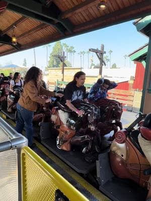 Have you ever rode a roller coaster on a horse? I have! @Knott’s Berry Farm #ponyexpress #rollercoaster #pinkponyclub #knottsberryfarm #fyp #themepark #widdles #california #topthrillbrothers 