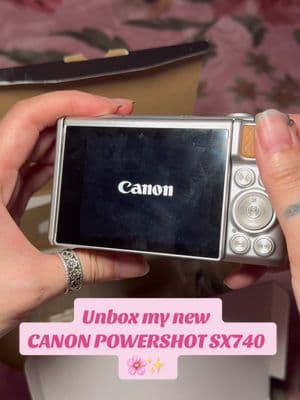 I’ve used it for a month already and I’m sooo in love with the photos 😩💋🤌🏼 #canon #canonpowershotsx740hs #canonpowershot #canoncamera #fyp #foryou #digitalcamera #cameraunboxing #unboxing #powershotsx740hs 