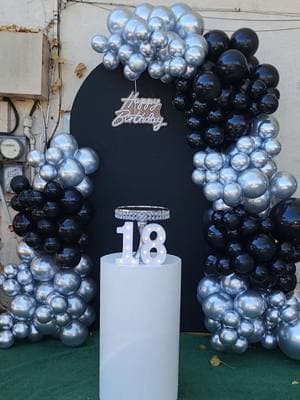 cumpleaños 18 #happybirthday18 #decoracion #globos  #ballonsdecorations #ballonsdecor  #18thbirthday  #eventsdecor #trend #paratiiiiiiiiiiiiiiiiiiiiiiiiiiiiiii  #fyp #viralvideo #tiktok #blackandsilver  #trending 