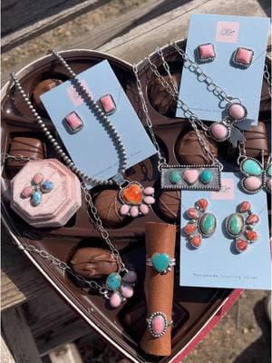 Your girl wants turquoise and chocolate for Valentine’s Day🎀✨🩷🍫 #pinkconchjewelry #turquoisejewelry #ValentinesDay #fypシ #genuineturquoise #sterlingsilver #silversmithing #pinkconchnecklace #Love #genuineturquoise #navajopearls #supportsmallbusiness #foryoupage❤️❤️ 