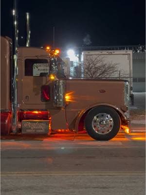 Glass is still class. #peterbilt #livetheshow #classpays #saltedcaramel #melons 