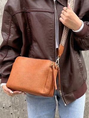 Your perfect daily wear bag!🧡✨ #shoulderbag #tiktokshopfinds #giftideas #spotlightfinds #gift #ootdfashion #inspo #cognac #giftguide #giftforher #stylish #ootdinspo #winterfashion #girly #smallbusinessowner #sugubag 