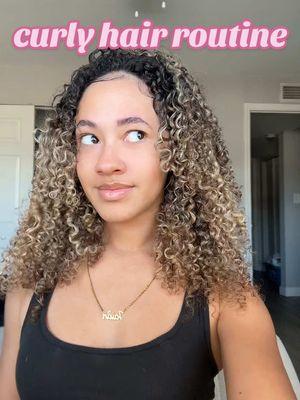 quick hair routine 😊 #curlyhairproducts #curlyhairroutine #curlyhairstyle #hairstyleideas #curlyhairstyleideas #curlyhairtutorials 