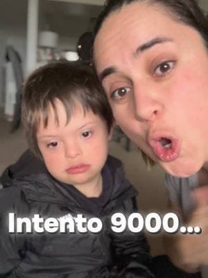 “Era ‘Yo soy’, no ‘¿como te llamas?🤦🏻‍♀️🤣😅  Al final, la que más está aprendiendo en todo esto soy yo. ¡Intento #9000! 🤣🔥” #sindromededown #discapacidad #t21 #sinfiltros 