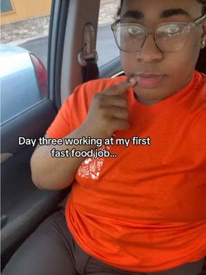 Ughhh make me famous lord I’m tired of working jobs 😭😭 #fastfoodworkers #foryoupag #memphis #4upage #relatable #lightwavetoearth #fouryou #jobs #fastfoodjob 