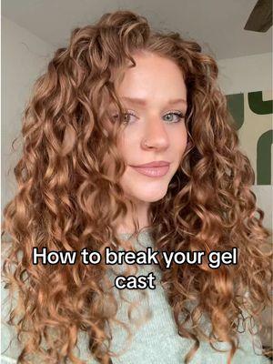 Crunchy to soft and bouncy! #curlyhair #redhair #curlyhairtutorial #gelcast #scrunchthecrunch #curlyhairoil @Olaplex 