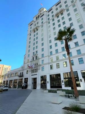 Long Beach’s most glamorous hotel is back—and trust me, you’re going to want to check-in. 🏨💫 Originally built in 1926, the @fairmontbreakers has hosted Hollywood icons, survived earthquakes, and war, and even had a private beachfront elevator (because, of course, it did). Today, it’s been restored to its Gatsby-level glory with ocean-view suites, a luxe spa, and the best rooftop bar in town. 🌊🍸 I was invited to stay the night, so I did it all—slept in a dreamy suite, sipped a Nettuno Spritz at La Sala, had the most romantic dinner at Nettuno with my husband, and uncovered some wild history along the way. Fun fact: There’s still a WWII gun mount on the roof. (Cocktails with a side of history? Yes, please.) The true show-stopper for me, though, is the absolutely Wicked-inspired (not intentionally) rooftop bar, Halo. Their Banana Old Fashioned and their 360 views make it my new favorite place and I intend on having MANY get-togethers here! Whether you are dining at the Sky Room, enjoying jazz at Alter Ego, grabbing coffee or cocktails at La Sala, or eating a delicious Italian meal at Nettuno, you can not go wrong with the many culinary options at this hotel.  This is truly a perfect hotel for a romantic staycation like I had, a girls’ weekend or a landing pad for your Long Beach adventures if you are coming from out of town! Tag who you’re planning on staying here with! ⬇️ (did I mention all soaps, bath salts and shampoos are Le Labo?)  #FairmontBreakers #StayIconic #fairmonthotels #gifted #losangeles #LAhistorygirl #LuxuryTravel #HistoricHotels #LongBeach #LuxuryHotels #hollywoodhistory #romanticstaycation #staycation #ladatenight #longbeacheats #historiclandmark #RoomTour #hoteltour #tagafriend 