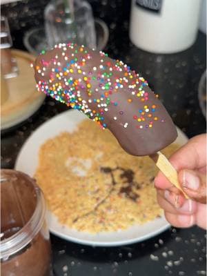 #chocobananos #chocobanana #chocolate #chocolatelover #chocolaterecipe #sprinkles 