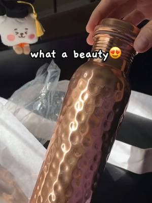 🥹✨ it is the prettiest water bottle I own so far🫶🏻 #copper #copperwaterbottle #tiktokfinds #creatorsearchinsights 