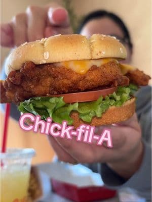 This HASSSSSS to stay on the menu😩🤤🍋‍🟩 #chickfila #lemonade @Chick-fil-A #chickensandwich #newmenuitem #fyp 