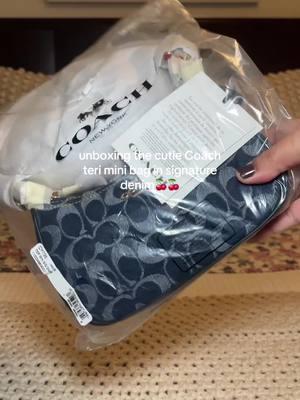 Perfect for spring and summer @Coach #coach #coachterishoulderbag #denim #denimbag #spring #unboxing #latinacontentcreator #teri #minibag 