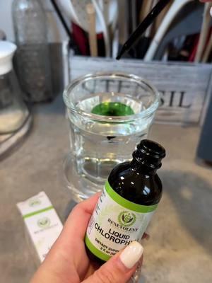 Si te preguntas es sabor es como menta para esta Liquid Chlorophyll #chlorophyll #TiktokLoveAtFirstFind #chlorophyllwater #lovelanguage 