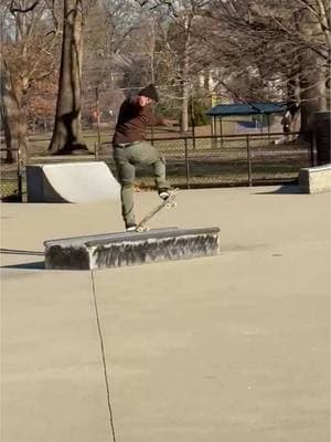 Babe you filmed this real good @Brittany Renaker 🤳🏻🥰 #leandrehayes #explorepage #fyp #kentuckyskateboarding #kentuckyskateparks #osirisshoes #involvedclothing #oldbonestherapy #pardonmythrashing #606wheelcompany #leandreandbrittany #nosebluntslide #woodlandskatepark