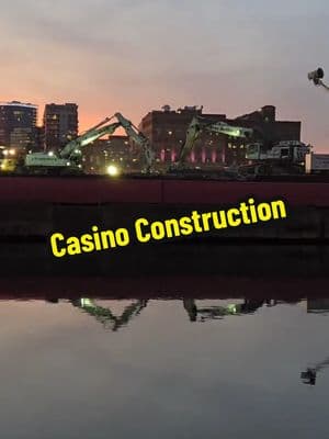 #Chicago #rivernorth #casino #site #rivernorthchicago #construction #demolition #demo #chicagoriver #brianreallychicago #sunset #river #reflection #heavymachinery #sky 