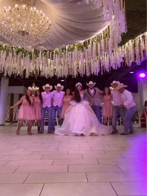 Ya llegamos, otra vez… #fyp #viralvideo #pink #quinceañera #choreographer #crazydanceproductions #favoriteteam #parati #xvchoreographer #xvtransition #crazydanceproductions #viral #trend#dancerlife 