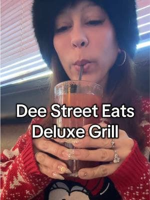 One of my go to spots on the hill! #dee_streeteats #deluxegrill #seattlecheck #FoodTok #seattlefood #Foodie #foodteview #bestsalad 