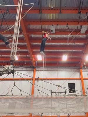 Took a five month hiatus from trapeze so of COURSE I had a one way ticket to net city on my first return 😂 #trapeze #flyingtrapeze #circus #circusartsinternational #acrobatics 