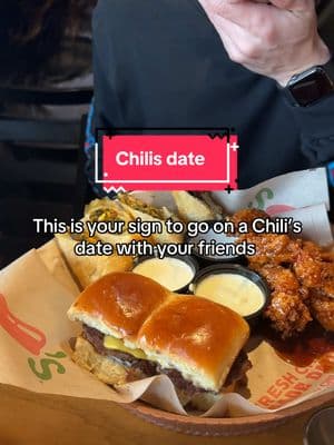 We all got #trippledippers and it was everything! AND our friends first time ever at Chilis! Get your behind to @Chili’s Grill & Bar #chilis #chilisorder #trippledipper #ranch #chilisdate #groupchat 