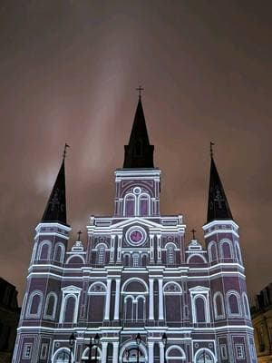 ✨ sometimes, new orleans is magical ✨ #neworleans #louisiana #SuperBowl #superbowllix #superbowlsunday #frenchquarter #jacksonsquare #stlouiscathedral #cathedral 