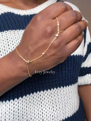 Shine bright with the Starlight Hand Chain ✨ The perfect touch of elegance! #JewelryGoals #ShineBright #handchainbracelet #theelboogy #tiktokloveatfirstfind #tiktokshoprestock #tiktokshopspringglowup 