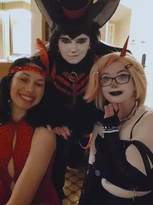 Burlesque show fits 😽🥃 @Alex Dani @Iris☁️ #Husk #CharlieMorningstar #Mimzy #HuskCosplayer #MimzyCosplay #CharlieMorningstarCosplay #HuskCosplay #HazbinHotel #HazbinHotelCosplayer #HazbinHotelCosplay 