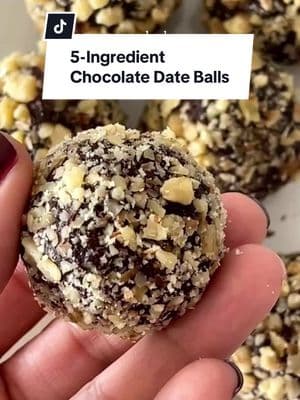 These fudgy CHOCOLATE DATE BALLS are the perfect healthy treat 🍫💛 Enjoy as a wholesome sweet snack or dessert 🙌 ✅ Gluten-free ✅ 5 Ingredients ✅ No Bake ✅ Dairy-free ✅ Egg-Free ✅ Refined Sugar Free Get the recipe on Skinnytaste  (see link tree 👆🏻) https://www.skinnytaste.com/chocolate-brownie-date-balls/ ❤️ To see more healthy recipes, be sure to hit the follow button!  #dates #dateballs #healthydesserts #EasyRecipes #healthyrecipes 