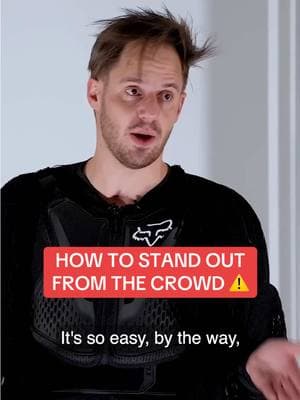 It’s so easy to STAND OUT from the crowd! ⚠️⁣ #julienblanc #julienhimself #charisma #charismatic #standout #standoutfromthecrowd #selfexpression #putyourselfoutthere #anxiety #socialanxiety #confidence #selfconfidence #selfesteem #selfworth 