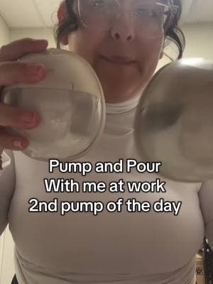 2nd pump of the day #fyp #viral #increasemilksupply #pumpingmilk #postpartumjourney #breastfeeding #pumpingessentials #breastfeedingtok #pumpingmom #pumpingmama #pumpingmoms #momcontent #momtok #MomsofTikTok #postpartum #breastmilk #pumpandpour #pumpingatwork 