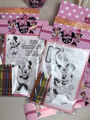 Custom coloring kits #custompartyfavors #partyfavors #kidsparty #fiestasinfantiles #kidsdecor #birthdaygirl #1stbirthday #kidspartyideas #kidsparty 