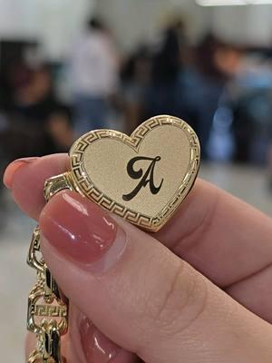 @TAMAYOS THE BIG STORE @TAMAYOS THE BIG STORE @TAMAYOS FABRICA DE ORO @tamayoshoustonoficial #tamayos #oro #gold #chinobar #monaco #ValentinesDay #valentinesdaygift #paratii #trending #heartlocket 