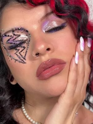 💔✨ 💟 —————  Makeup used  @Kaleidos Makeup  - Night of Creation , EPIPHANY GLOW MELT-ON EYELINER - The Escape Pod palette  - Symphony Contour Trio - Freefall GLOSSY LIP GLAZE ———————- #makeupartist #makeupideas #valentinesmakeup #makeuplover #glittermakeup #heartmakeup #makeup #kaleidosmakeup #purplemakeup #makeupartist #colorfulmakeup #makeuptutorial #