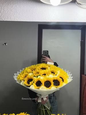 th sunflowers were way bigger than i expected 🌻 flowers.by.janet on insta 😘 #foryoupage #fyppppppppppppppppppppppp #fypシ #florist #floristsoftiktok #sunflowers #fyp #foryou #foru #parati #paratiiiiiiiiiiiiiiiiiiiiiiiiiiiiiii #girassol #sunflower #trending #viral 