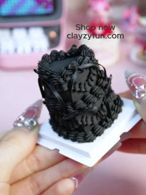 Introducing the ultimate dark-themed mini clay cake! 🖤 Perfect for those who love a touch of mystery.#dessert #diycake #birthdaydiy #clay #DIY #handmade #claycraft #cake #cakes 