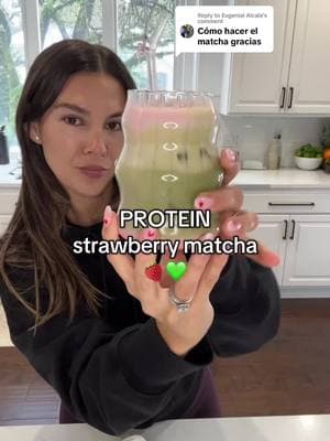 Replying to @Eugeniai Alcala proteina de fresa @Core Power by fairlife o la que gustes, pizca de polvo de betabel para el color 💖, matcha orgánico @Mighty Leaf Tea y opción de agregar colageno y calostro de 🍓@Bloom Nutrition #strawberrymatcha #proteinmatcha #proteinlatte #proteindrink #matchafresa #nadafancy 