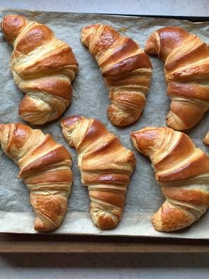 Les croissants de mon fils 🥐🇫🇷 #croissant #vivelescroissants #boulangerie #france #breakfast #brunch #baking #bakery #fyp #pourtoi #🥐 