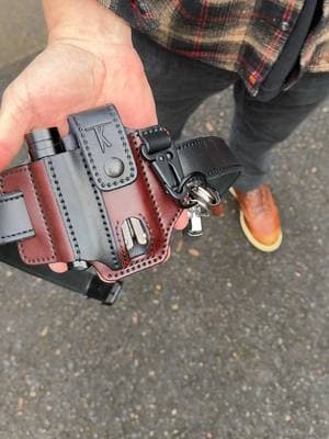 American crafted leather goods, locally made by artisan craftsmen in #oregon Support #SmallBusiness at www.taleofknives.com The ULTIMATE tool belt organizer for any #tradesman Different options for different sized #multitool and #flashlight 🇺🇸 Made! #westcoast #bluecollarboys #bluecollarlife #mechanic #toolsofthetrade #shopsmall #belts #boots #autotech #flashlights #olight #prime #ttshop #halftimeshow #halftimeshow2025 #superbowlliv #smallbusinesscheck #locallymade