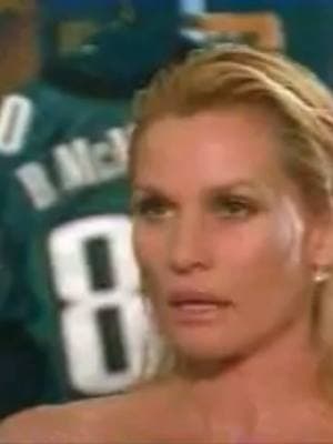 in honor of today being super bowl sunday, throwing it back to november 15th, 2004, when nicollette sheridan & terrell owens football x desperate housewives commercial aired during monday night football on ABC 🏈💚✨ fun fact about this: (or maybe not so fun), nicollette & ABC received a LOT of backlash for this commercial, as people claimed it was too “sexually suggestive”. ABC later apologized for airing it 🫠  — . . . #desperatehousewivesedit #evalongoria #felicityhuffman #marciacross #terihatcher #breevandekamp #gabriellesolis #lynettescavo #susanmayer #wisterialane #mikedelfino #carlossolis #ediebritt #desperatehousewives #y2k #2000s #00snostalgia  #susandelfino #fyp #foryoupage #foryou #explorepage #desperatehousewives #wisteriawomen #wisterialane #SuperBowl #football #abc #eagles #terrellowens #nfl 