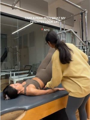 I like to be ~hands on~ #privatepilates #pilates #nycpilates #newyorkpilates #cadillac #reformer #pilatesinstructor 