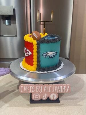 #SuperBowl #cakes #cakedecorating #chiefs #eagles #flashcakes #cakesbyalejandra #superbowlcake 