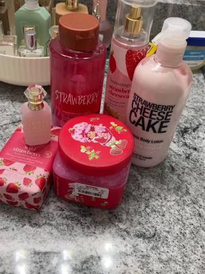 #showertok #showereoutine #strawberryshowerroutine #showergel #treehut #kayaliboujeemarshmallow #fragrancetiktok #fragrance #bodycologyfragrancemist #strawberry #perfumetiktok #perfume 