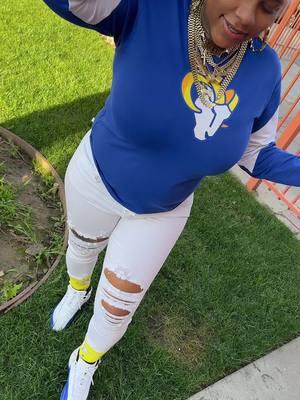 - ramssssssss 💛💙🏈 #fyp #foryoupage #latiktok #follow #rams #itsmegorgeousduh 😍