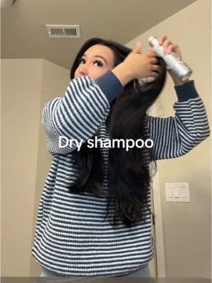 The best way to refresh my oily hair!! 10/10 #dryshampoo #dryshampoohack #halovidadryshampoo #oilyhair #oilyhairhack #tiktokshoploveatfirstfind #seasonalgems #lovelanguage #giftguide #tiktokshoprestock #ttsdelightnow 